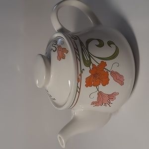Sadler winsor floral patterns teapot